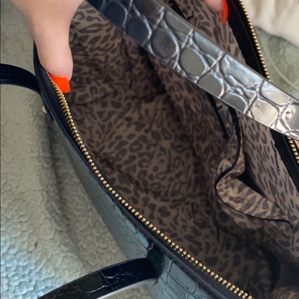 Guess Purse - Picture 5 of 5